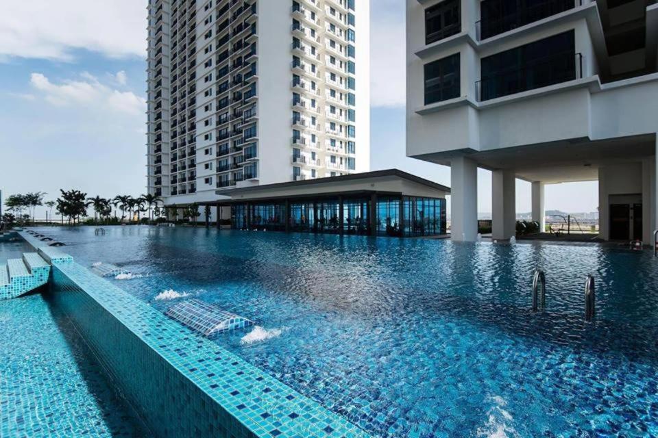Francesco Suite - Trefoil Setia Alam-Near Setia City Mall & Setia Convention Centre Экстерьер фото